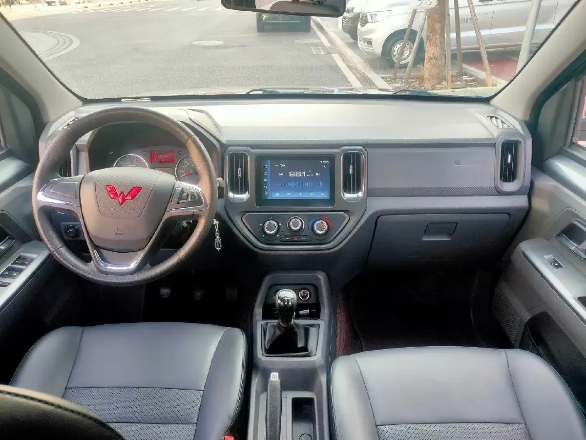 2021 WuLing ZhentTu 1.5L 99HP L4 5MT,autocango,china used car exporter,china ev exporter,chinese used car exporter,chinese used ev exporter