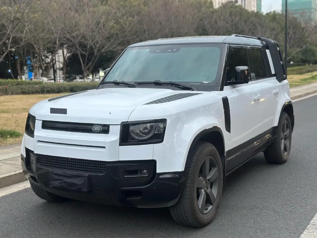 2025 Land Rover Defender 3.0T 400HP L6 8AT