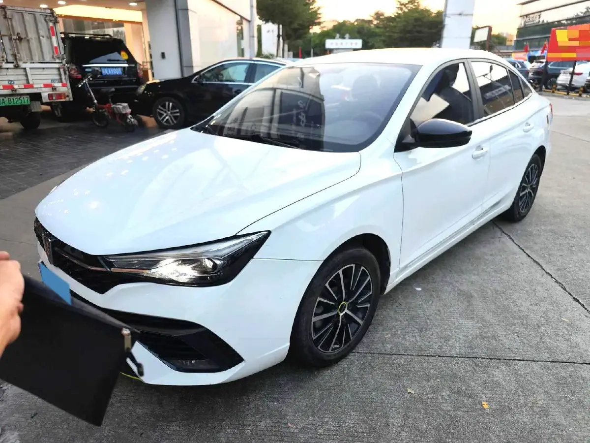 2021 Roewe i5 1.5L 120HP L4 CVT