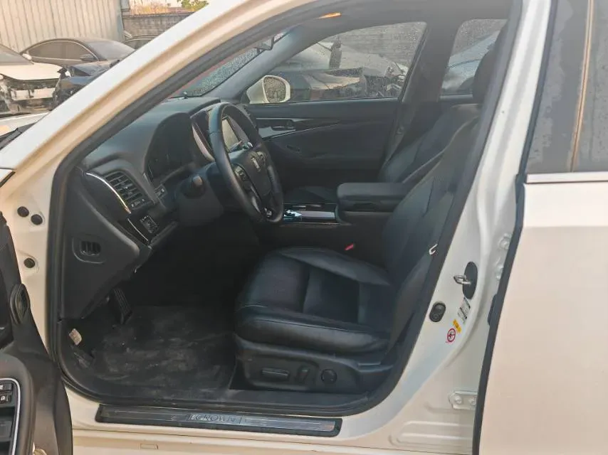 2017 Toyota Crown 2.0T 235HP L4 8AT,autocango,china used car exporter,china ev exporter,chinese used car exporter,chinese used ev exporter