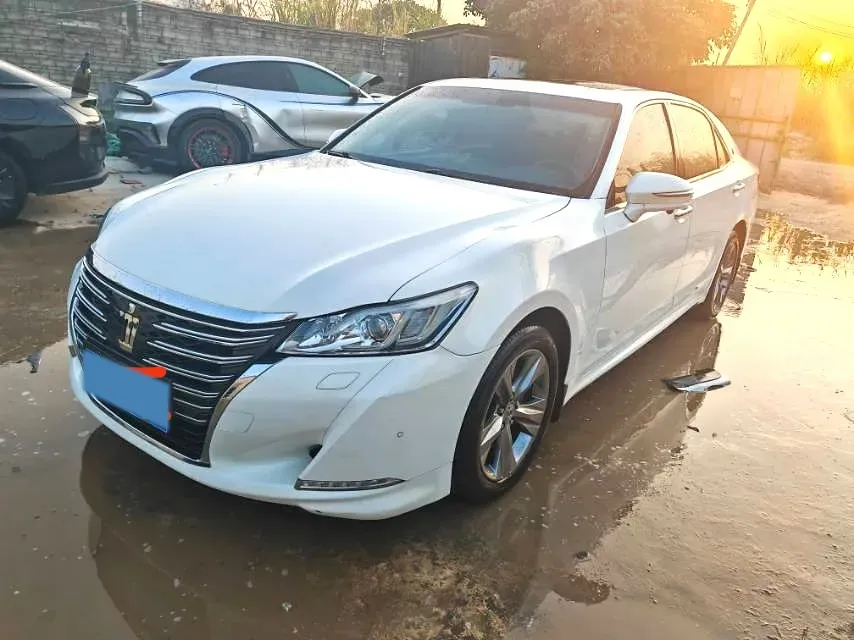 2017 Toyota Crown 2.0T 235HP L4 8AT,autocango,china used car exporter,china ev exporter,chinese used car exporter,chinese used ev exporter