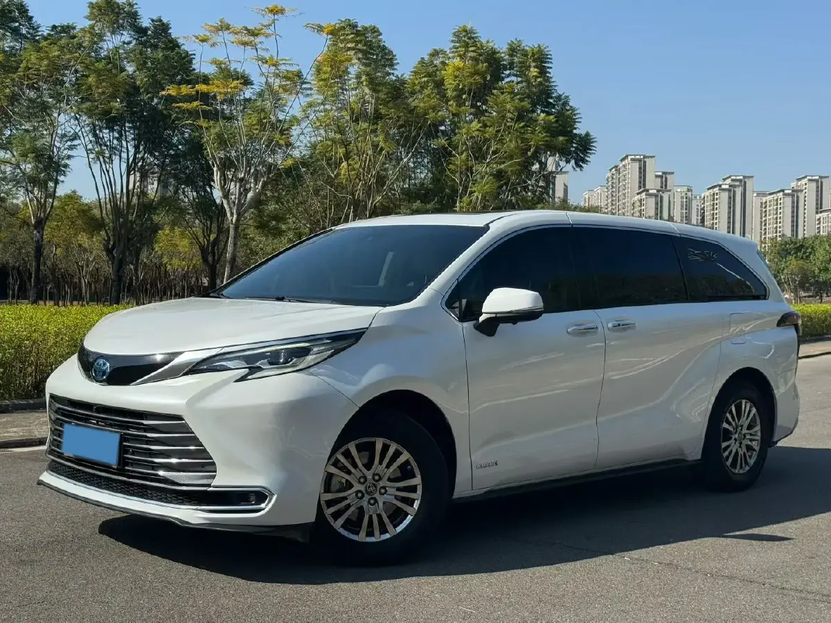 2021 Toyota Sienna 2.5L 192HP L4 E-CVT Hybrid