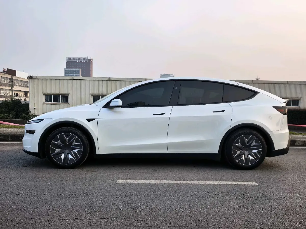 2025 Tesla Model Y L BEV,autocango,china used car exporter,china ev exporter,chinese used car exporter,chinese used ev exporter