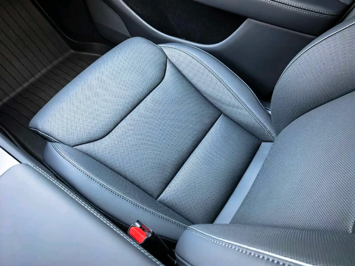 2025 Tesla Model Y L BEV,autocango,china used car exporter,china ev exporter,chinese used car exporter,chinese used ev exporter