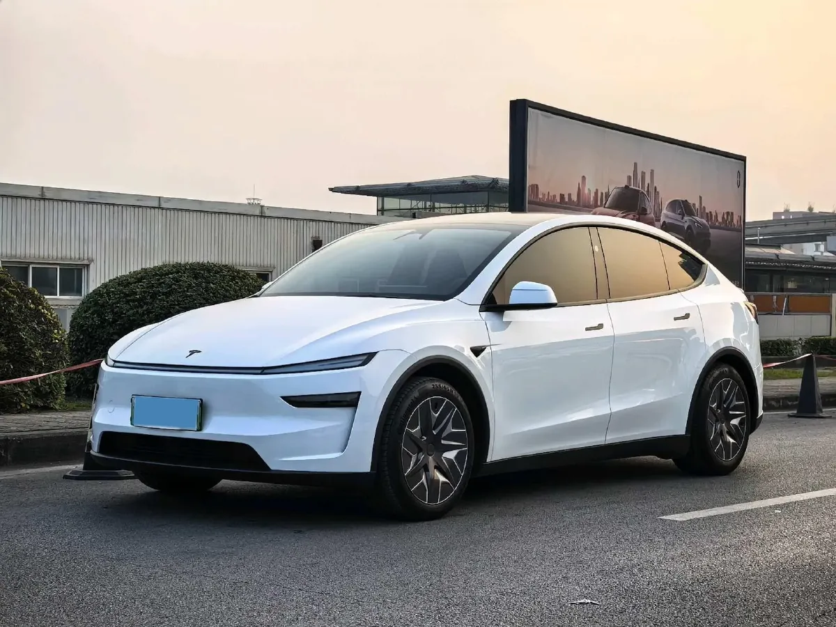 2025 Tesla Model Y L BEV,autocango,china used car exporter,china ev exporter,chinese used car exporter,chinese used ev exporter