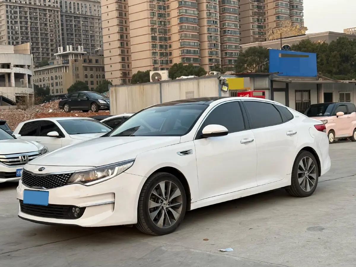 2017 Kia K5 2.0L 161HP L4 6AT