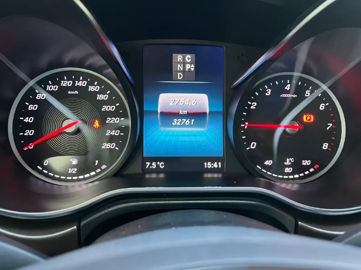 2021 Mercedes-Benz V Class 2.0T 211HP L4 9AT,autocango,china used car exporter,china ev exporter,chinese used car exporter,chinese used ev exporter