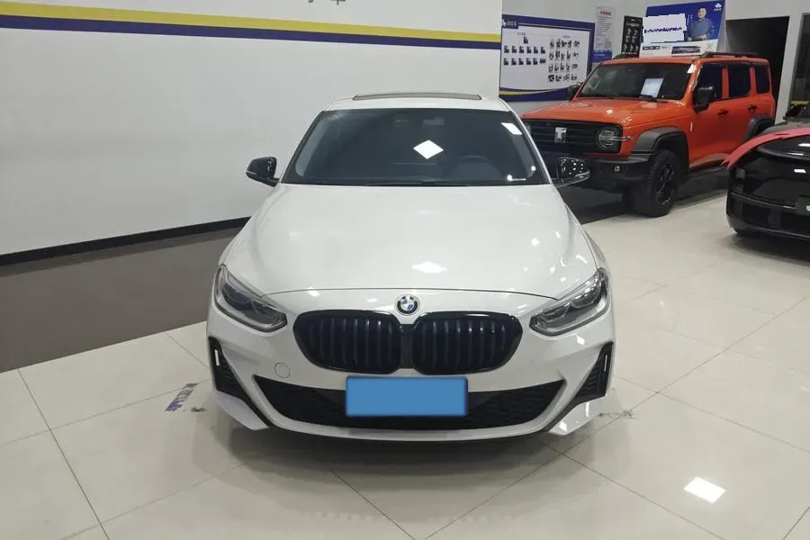 2021 BMW 1 Series 2.0T 192HP L4 7DCT,autocango,china used car exporter,china ev exporter,chinese used car exporter,chinese used ev exporter