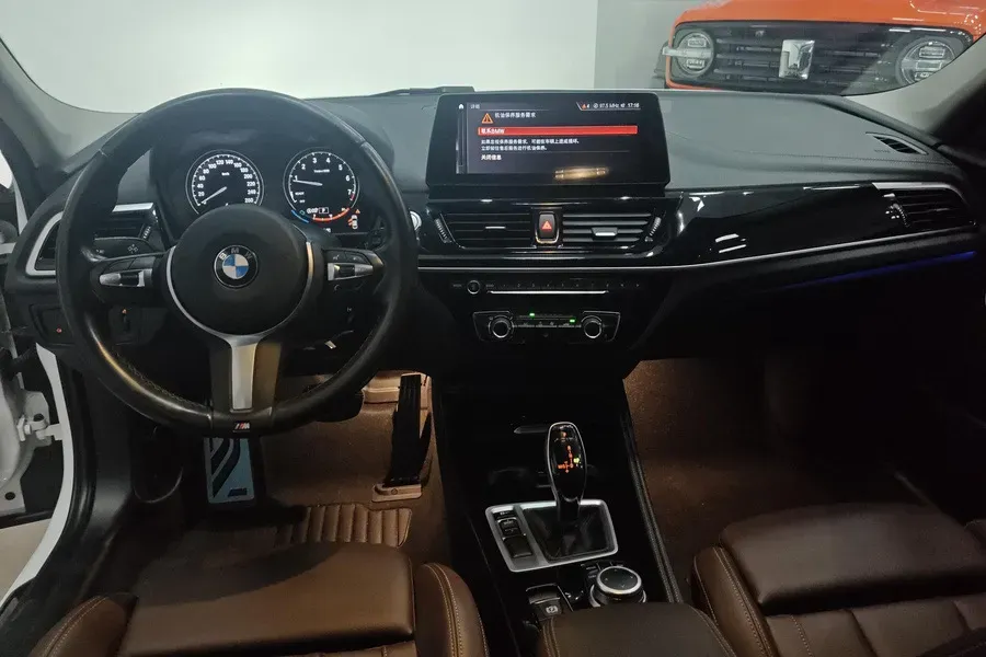 2021 BMW 1 Series 2.0T 192HP L4 7DCT,autocango,china used car exporter,china ev exporter,chinese used car exporter,chinese used ev exporter