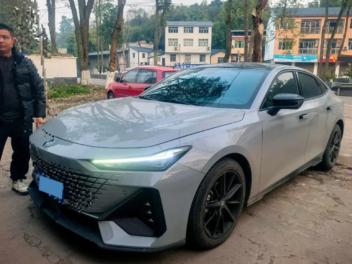 2022 ChangAn UNI-V 1.5T 188HP L4 7DCT