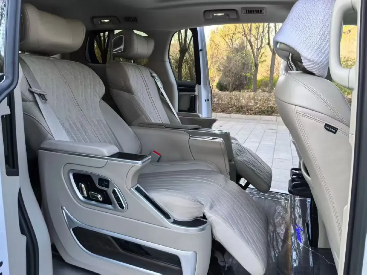 2022 Buick GL8 2.0T 237HP L4 9AT,autocango,china used car exporter,china ev exporter,chinese used car exporter,chinese used ev exporter