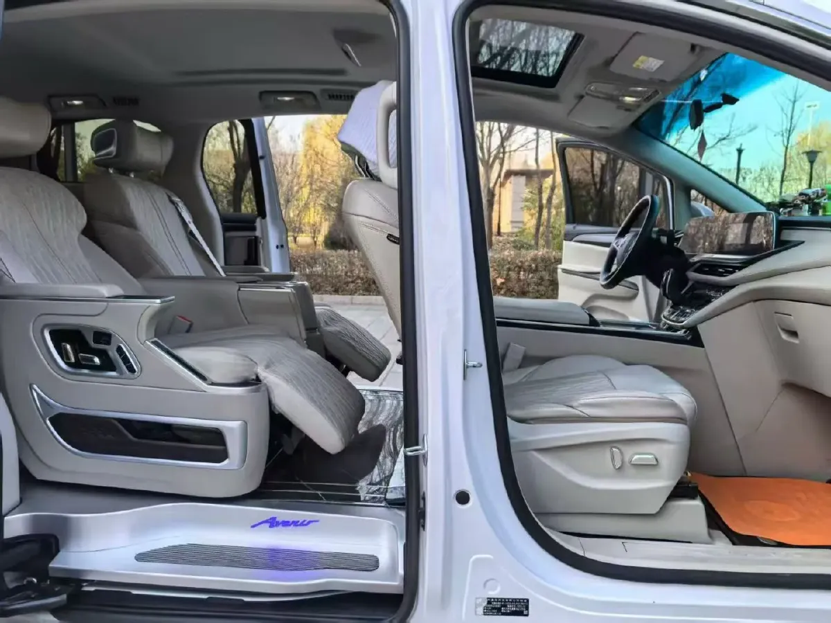 2022 Buick GL8 2.0T 237HP L4 9AT,autocango,china used car exporter,china ev exporter,chinese used car exporter,chinese used ev exporter