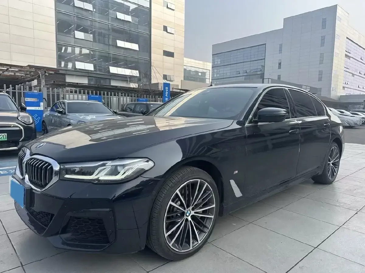 2022 BMW 5 Series 2.0T 252HP L4 8AT
