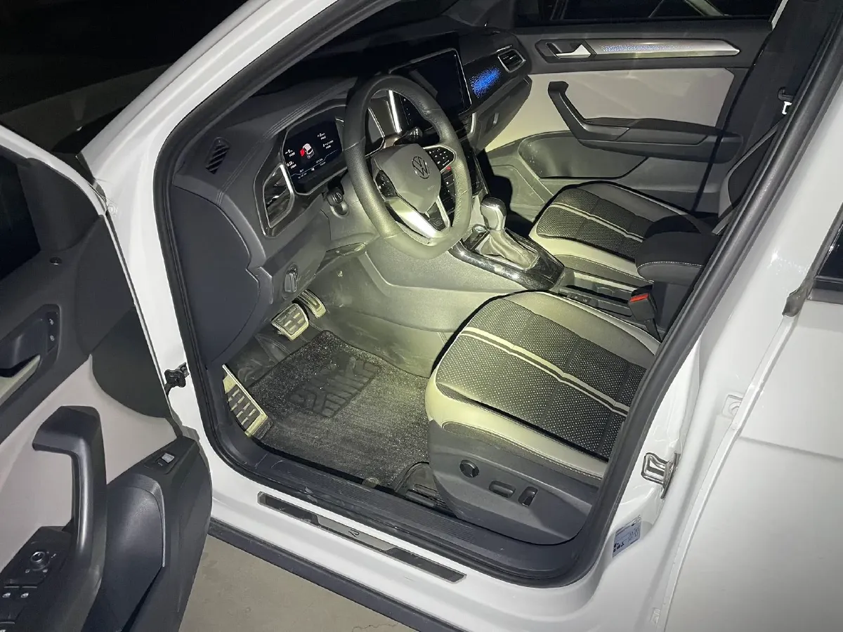 2024 Volkswagen T-Roc 1.5T 160HP L4 7DCT,autocango,china used car exporter,china ev exporter,chinese used car exporter,chinese used ev exporter