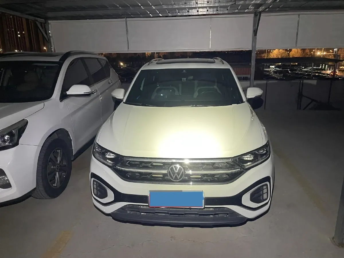 2024 Volkswagen T-Roc 1.5T 160HP L4 7DCT,autocango,china used car exporter,china ev exporter,chinese used car exporter,chinese used ev exporter