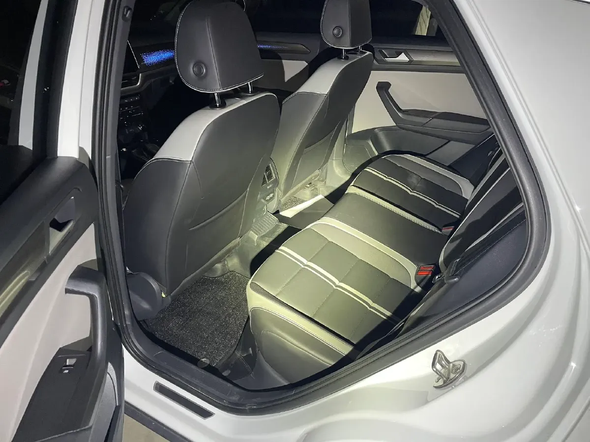 2024 Volkswagen T-Roc 1.5T 160HP L4 7DCT,autocango,china used car exporter,china ev exporter,chinese used car exporter,chinese used ev exporter