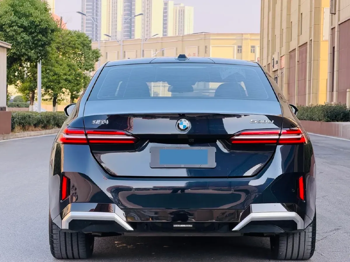 2025 BMW 5 Series 2.0T 258HP L4 8AT,autocango,china used car exporter,china ev exporter,chinese used car exporter,chinese used ev exporter