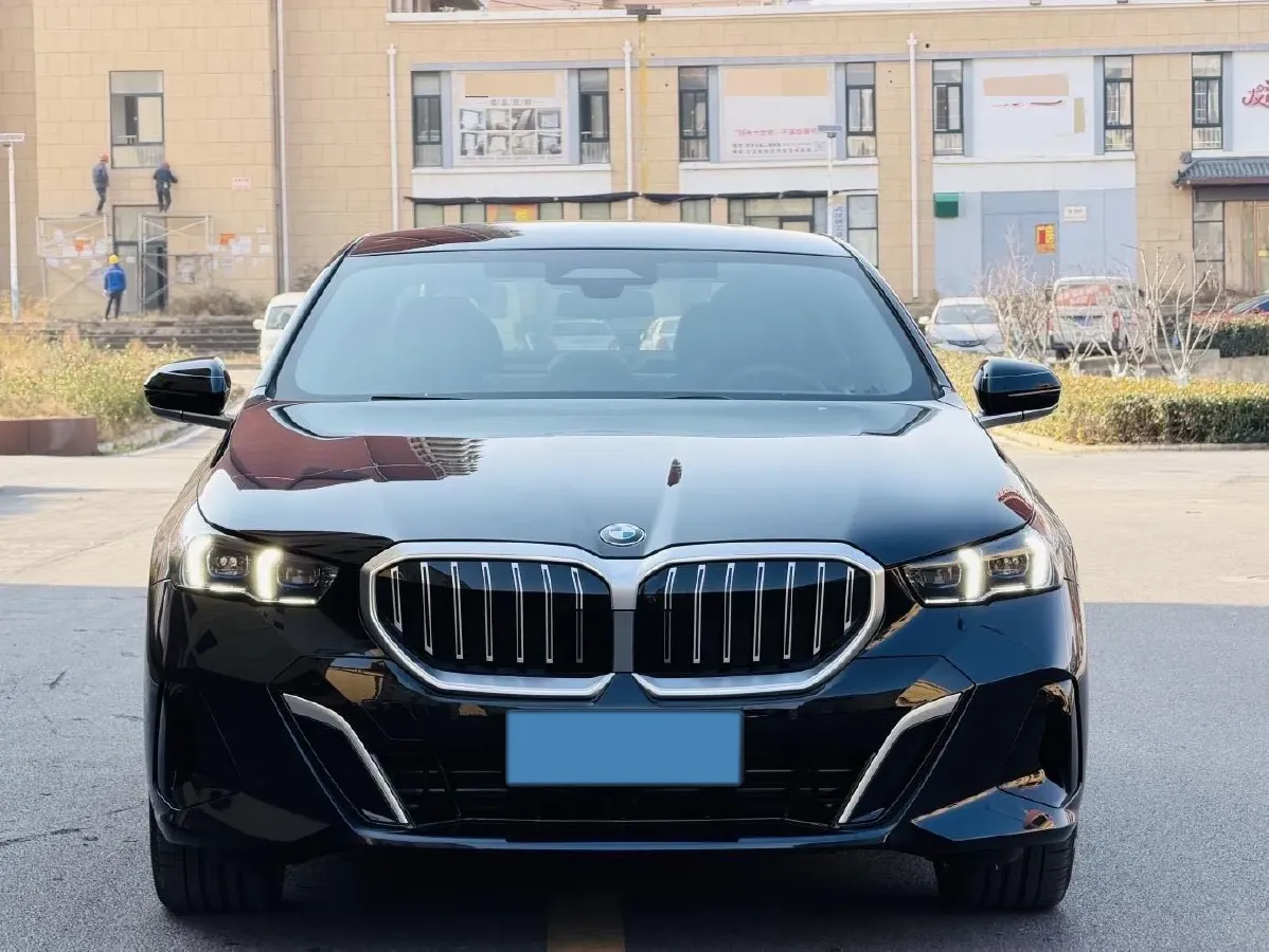 2025 BMW 5 Series 2.0T 258HP L4 8AT,autocango,china used car exporter,china ev exporter,chinese used car exporter,chinese used ev exporter