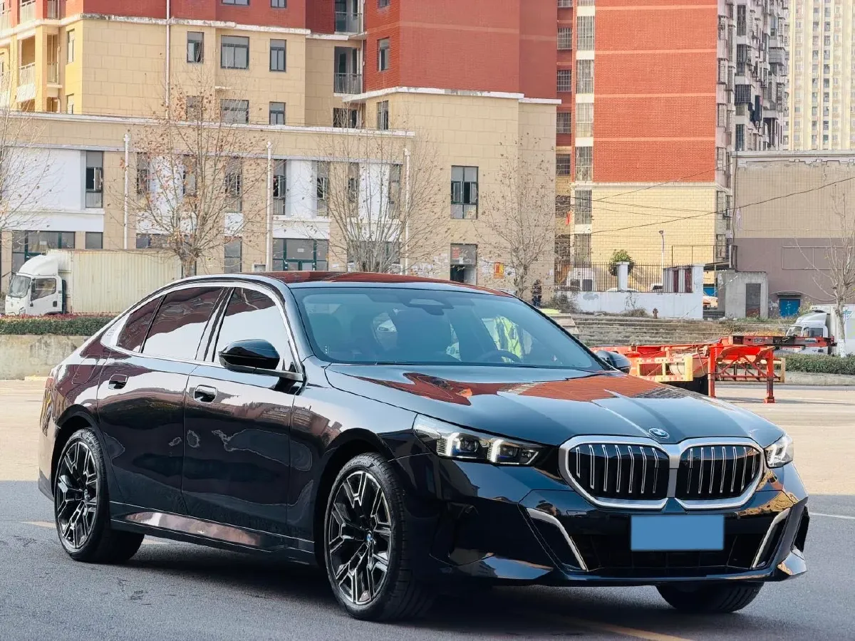 2025 BMW 5 Series 2.0T 258HP L4 8AT,autocango,china used car exporter,china ev exporter,chinese used car exporter,chinese used ev exporter