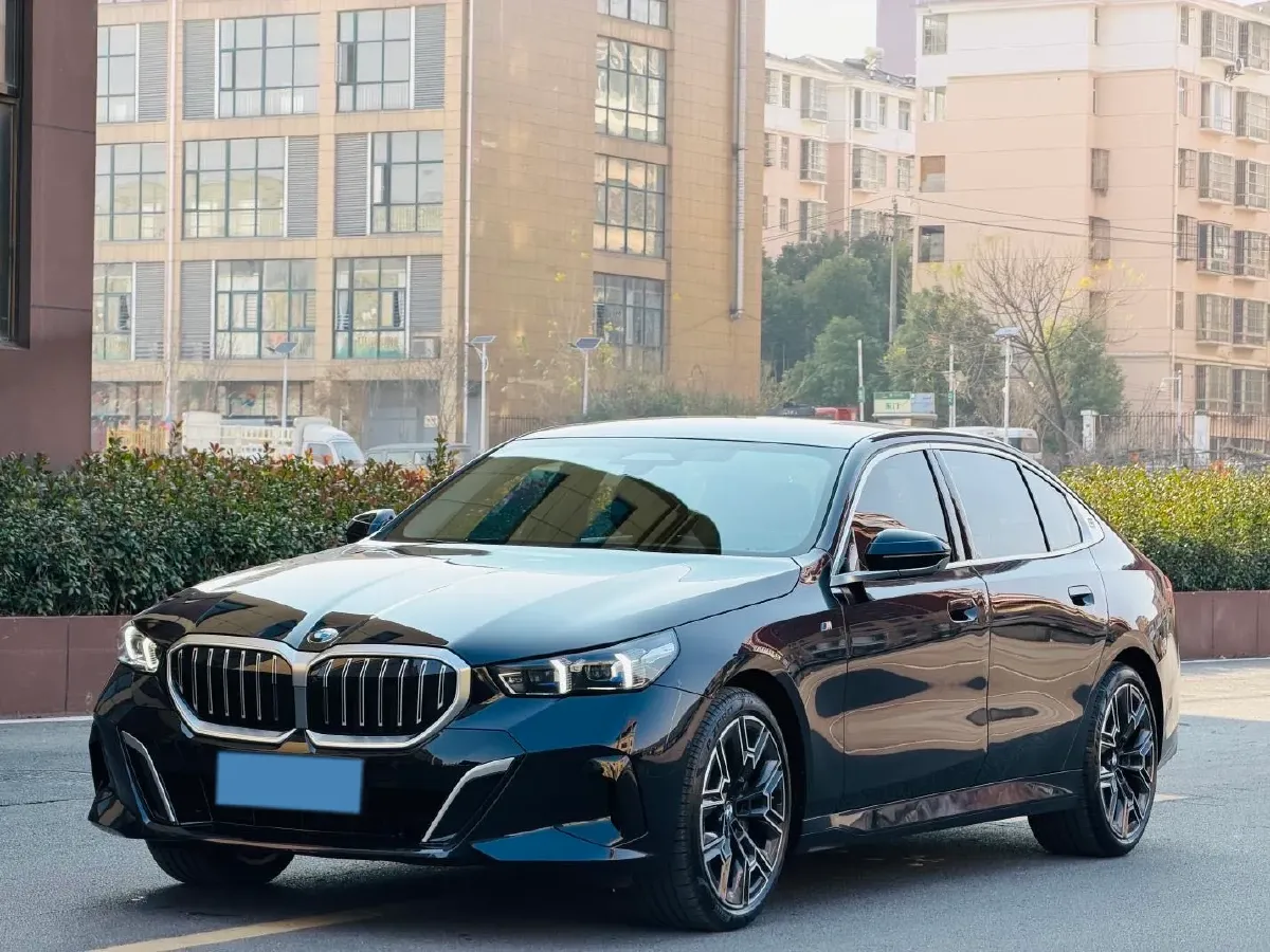 2025 BMW 5 Series 2.0T 258HP L4 8AT,autocango,china used car exporter,china ev exporter,chinese used car exporter,chinese used ev exporter