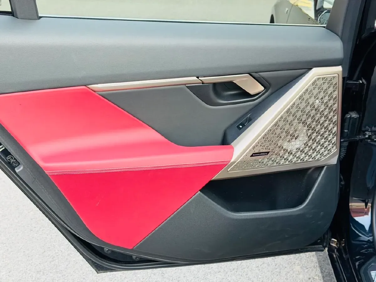 2025 BMW 5 Series 2.0T 258HP L4 8AT,autocango,china used car exporter,china ev exporter,chinese used car exporter,chinese used ev exporter