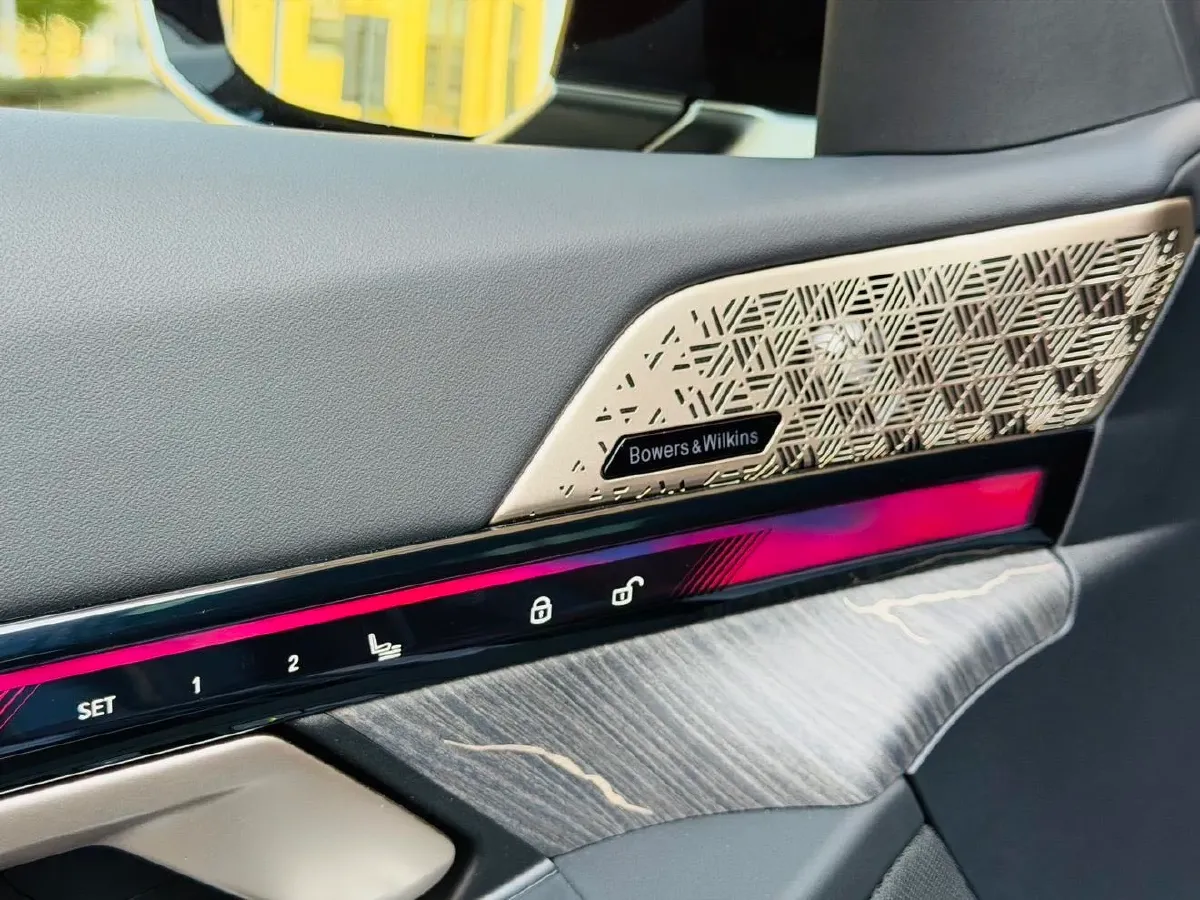 2025 BMW 5 Series 2.0T 258HP L4 8AT,autocango,china used car exporter,china ev exporter,chinese used car exporter,chinese used ev exporter