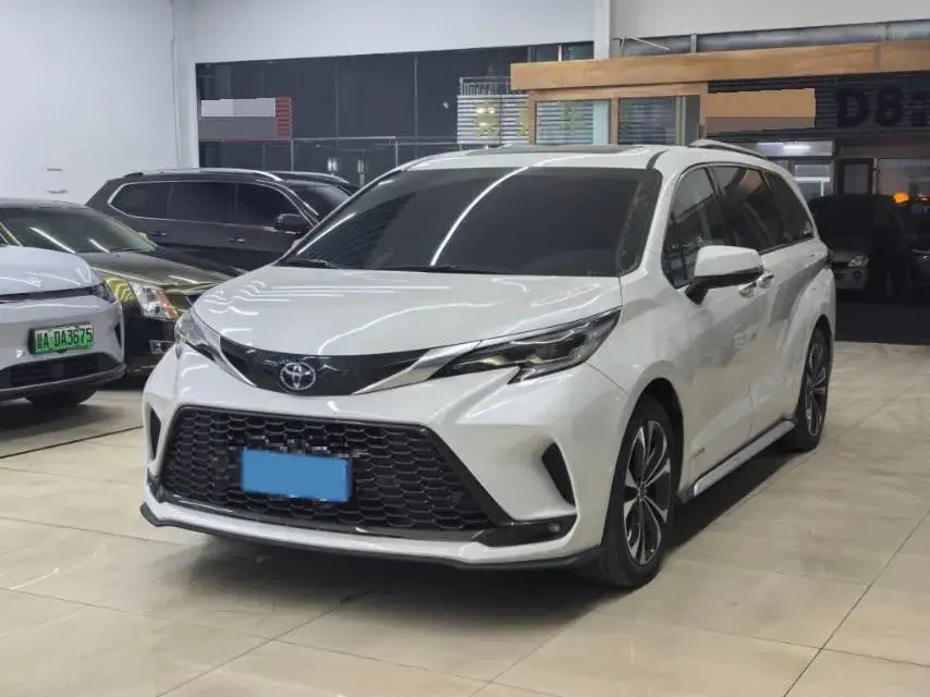 2023 Toyota Granvia 2.5L 189HP L4 E-CVT Hybrid