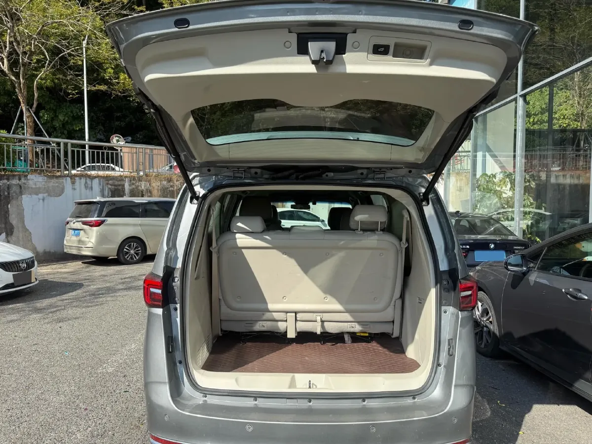 2023 Buick GL8 2.0T 237HP L4 9AT,autocango,china used car exporter,china ev exporter,chinese used car exporter,chinese used ev exporter