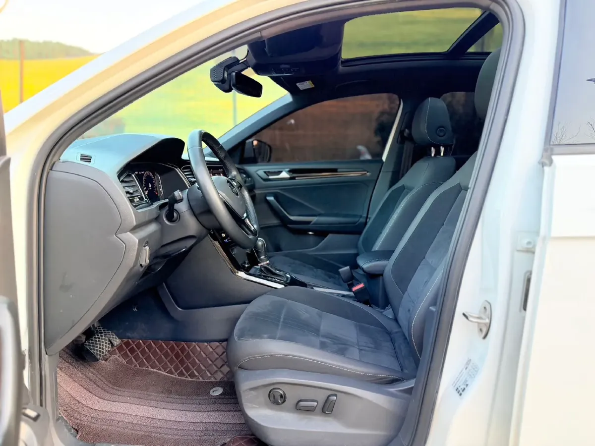 2021 Volkswagen T-Roc 1.4T 150HP L4 7DCT,autocango,china used car exporter,china ev exporter,chinese used car exporter,chinese used ev exporter