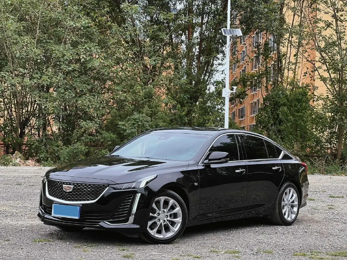 2022 Cadillac CT5 2.0T 237HP L4 10AT