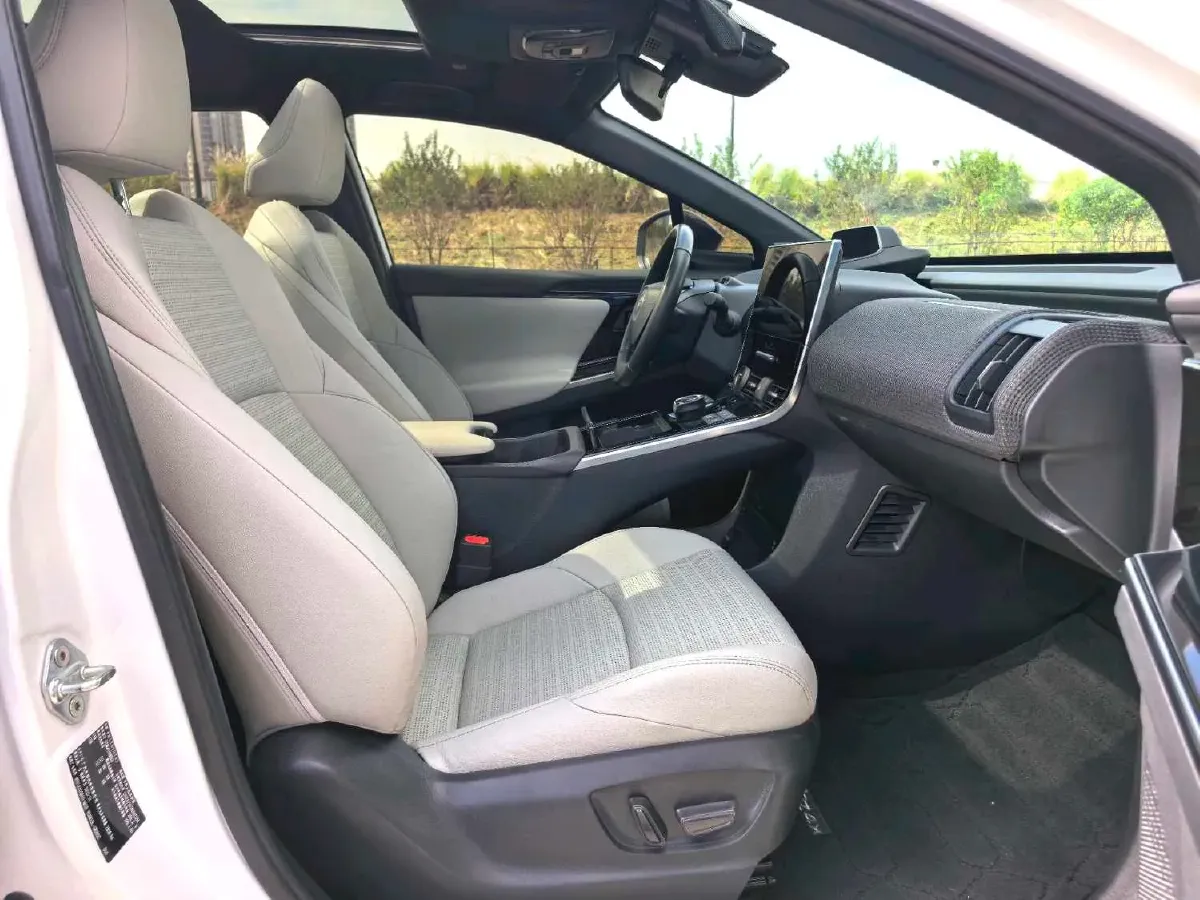 2022 Toyota bZ4X BEV 66.7KWH,autocango,china used car exporter,china ev exporter,chinese used car exporter,chinese used ev exporter