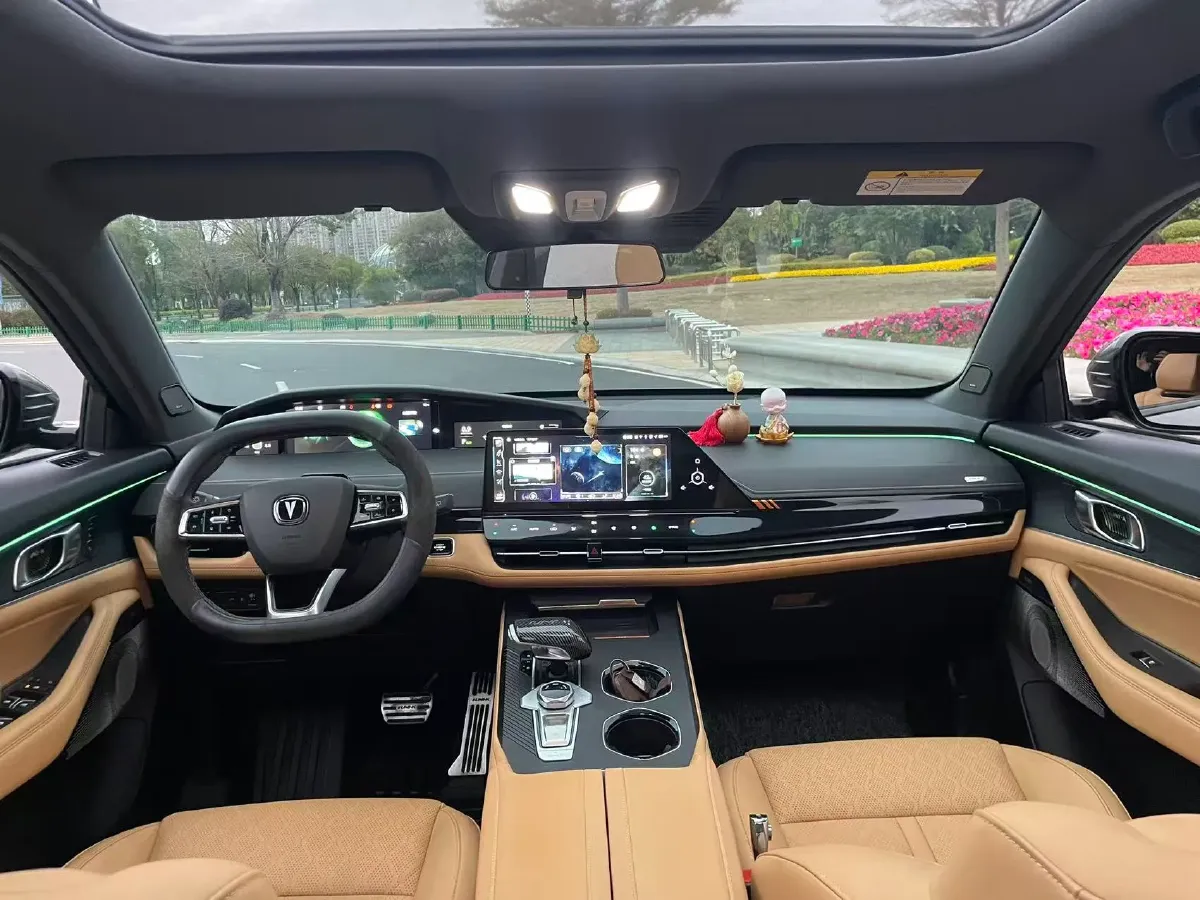 2021 ChangAn UNI-K 2.0T 233HP L4 8AT,autocango,china used car exporter,china ev exporter,chinese used car exporter,chinese used ev exporter