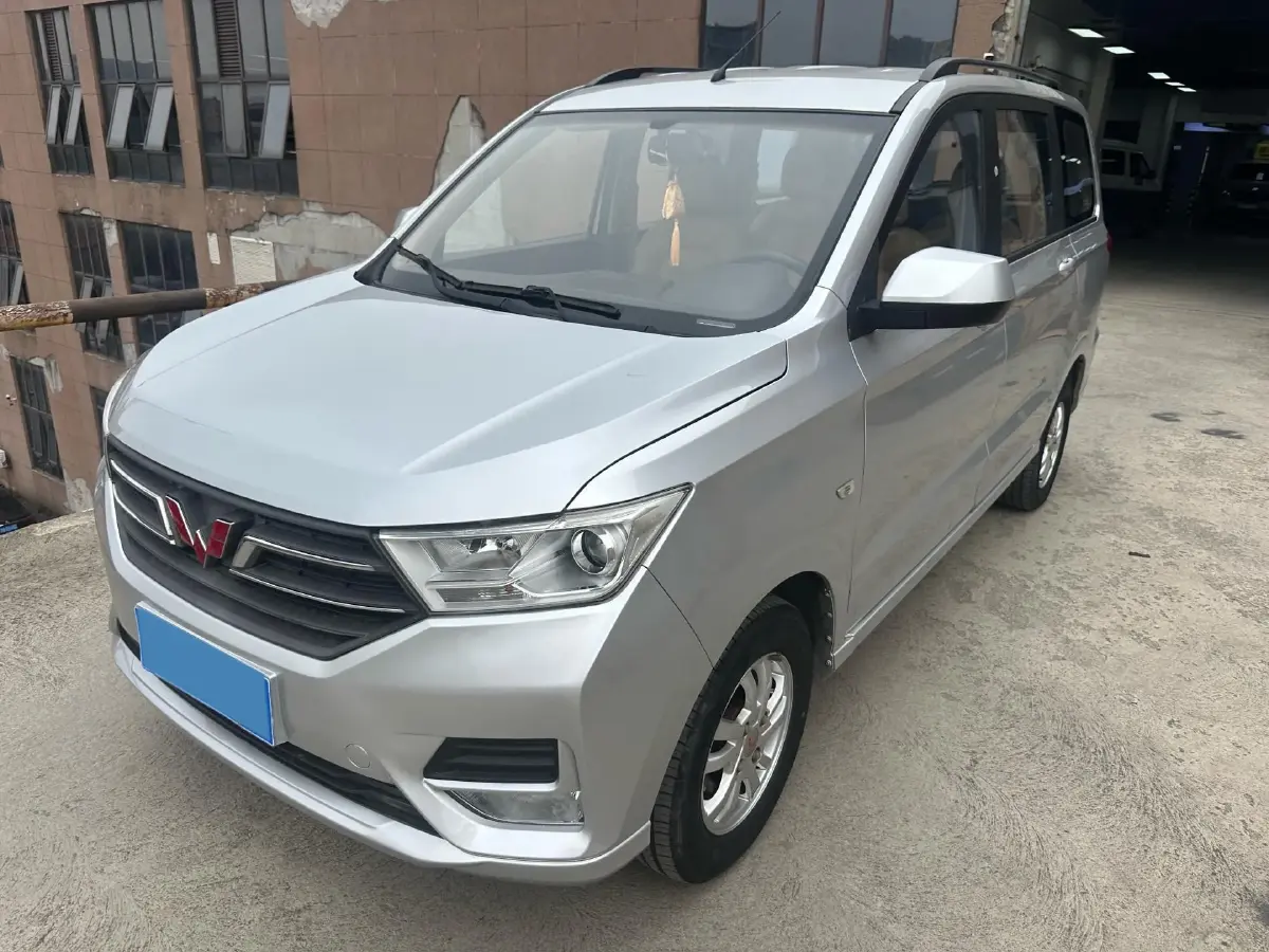 2019 WuLing HongGuang 1.5L 99HP L4 6MT
