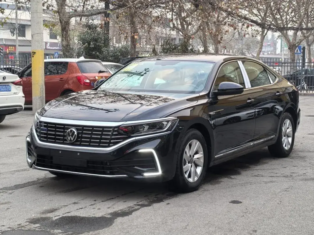 2025 Volkswagen Passat 1.4T 150HP L4 6DCT PHEV