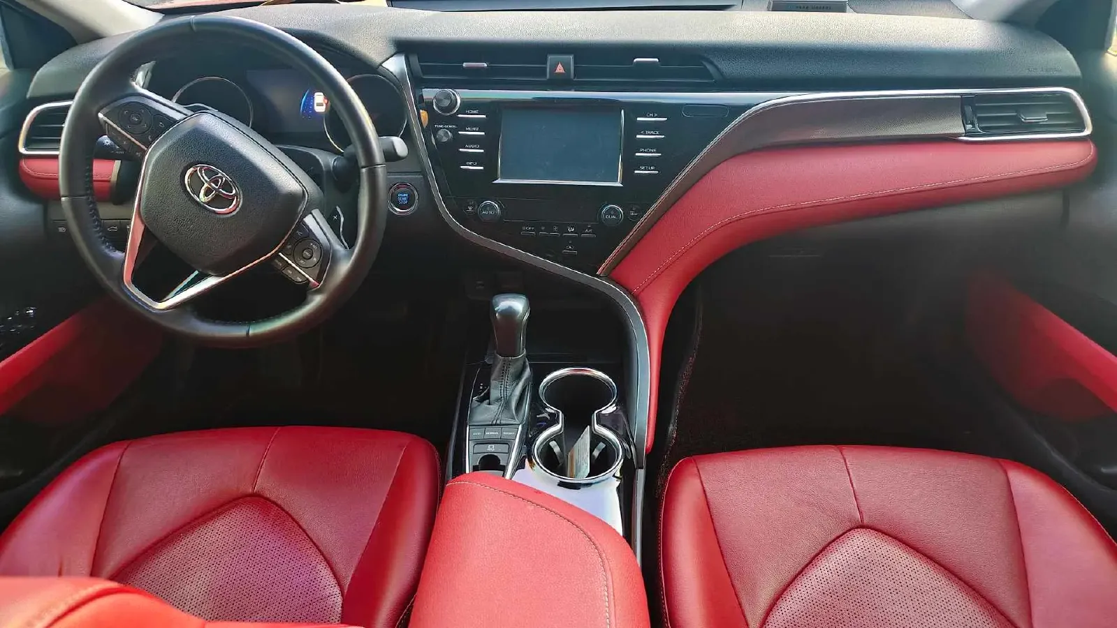 2018 Toyota Camry 2.5L 209HP L4 8AT,autocango,china used car exporter,china ev exporter,chinese used car exporter,chinese used ev exporter