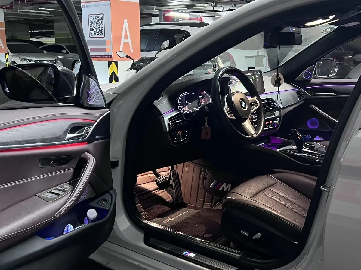 2022 BMW 5 Series 2.0T 252HP L4 8AT,autocango,china used car exporter,china ev exporter,chinese used car exporter,chinese used ev exporter