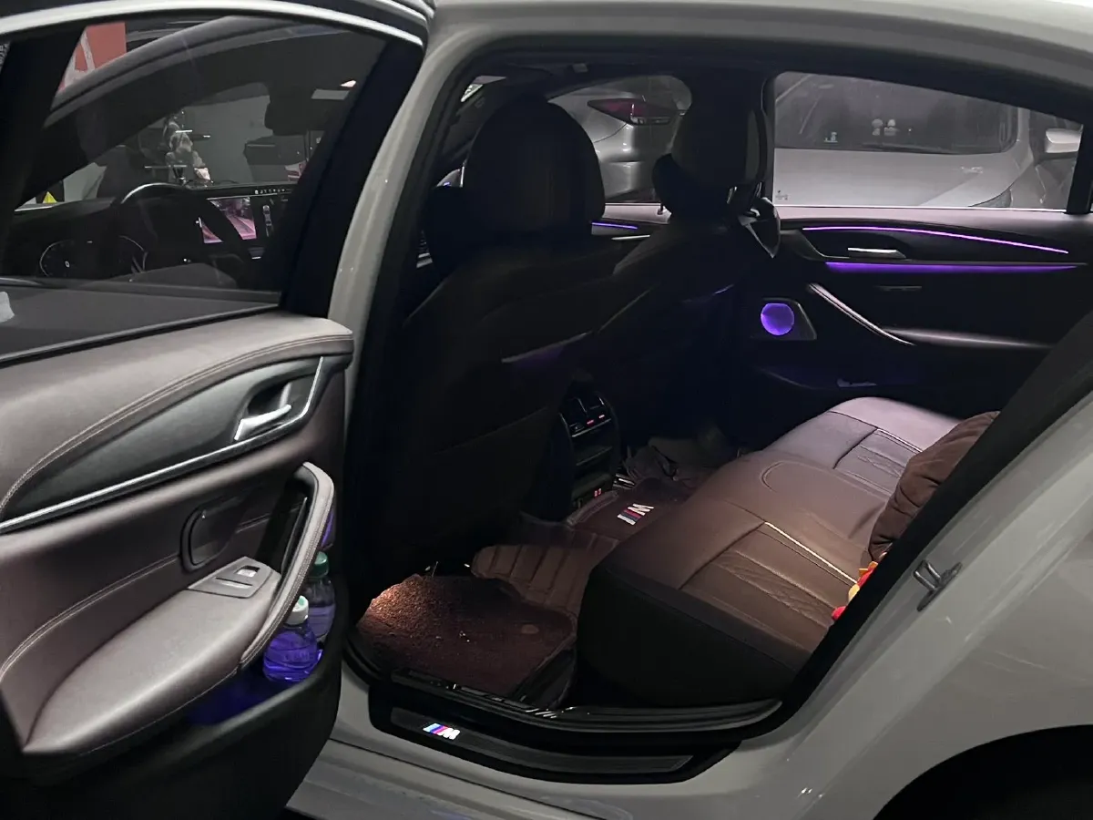 2022 BMW 5 Series 2.0T 252HP L4 8AT,autocango,china used car exporter,china ev exporter,chinese used car exporter,chinese used ev exporter