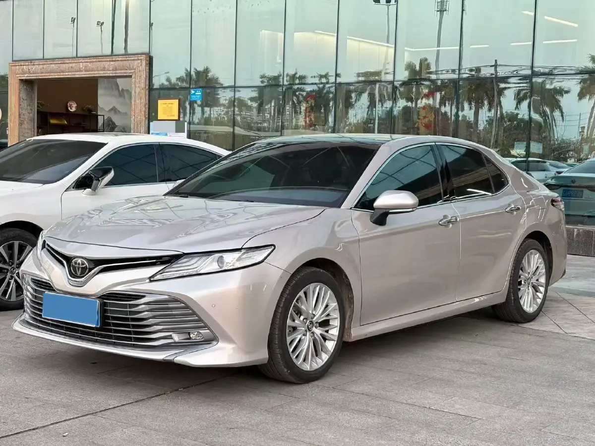 2019 Toyota Camry 2.5L 209HP L4 8AT