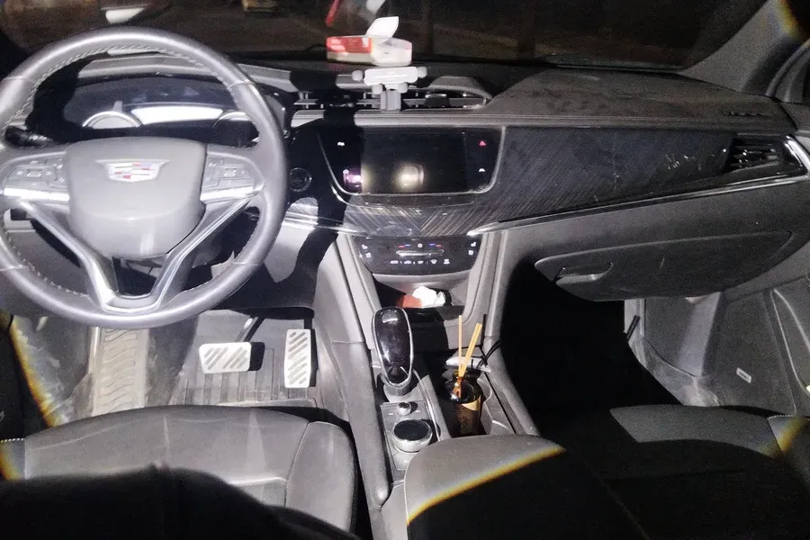 2021 Cadillac XT6 2.0T 237HP L4 9AT,autocango,china used car exporter,china ev exporter,chinese used car exporter,chinese used ev exporter