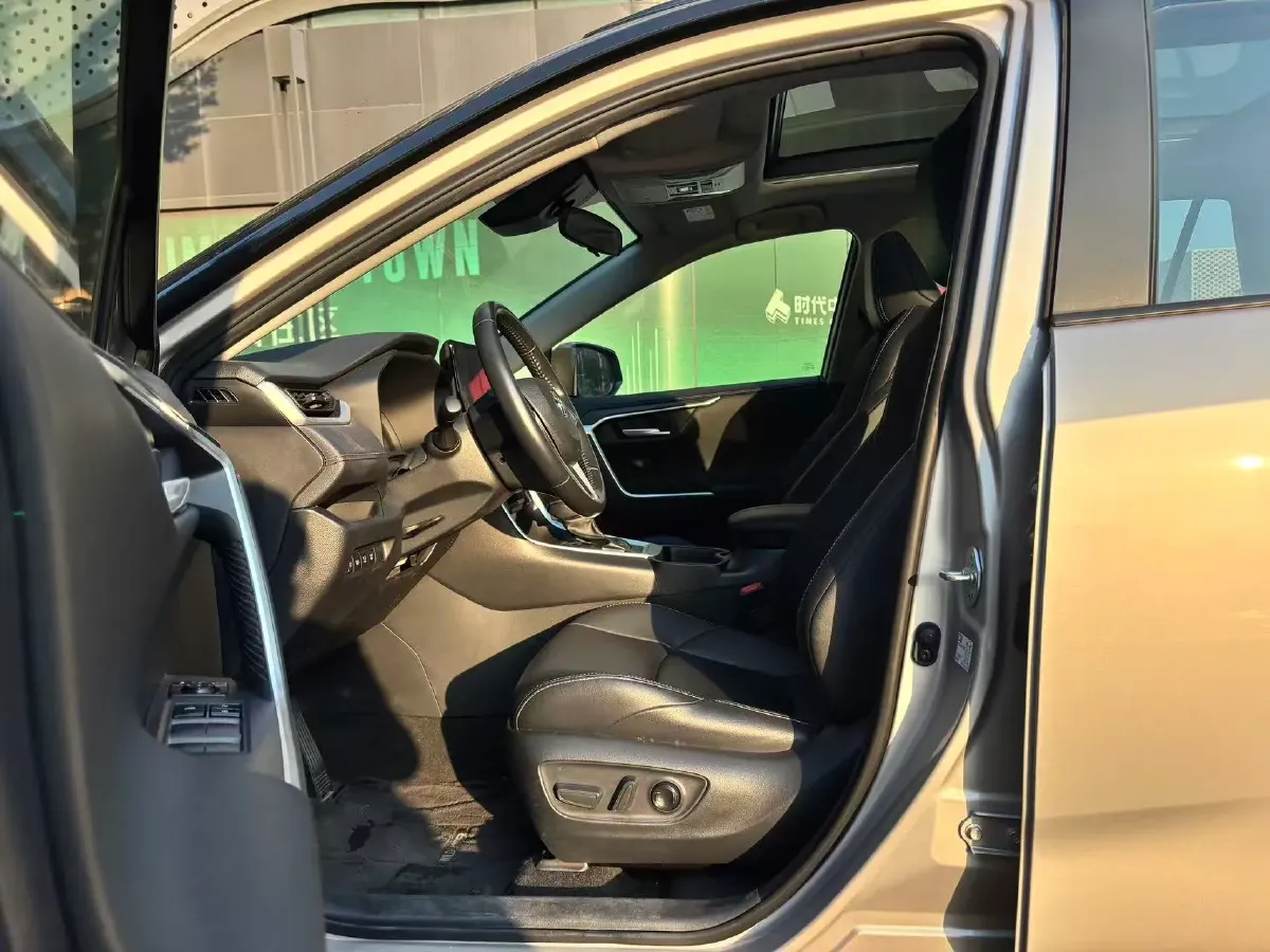 2023 Toyota Wildlander 2.0L 171HP L4 CVT,autocango,china used car exporter,china ev exporter,chinese used car exporter,chinese used ev exporter