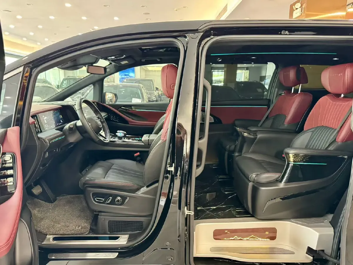 2023 GAC Trumpchi M8 2.0T 252HP L4 8AT,autocango,china used car exporter,china ev exporter,chinese used car exporter,chinese used ev exporter