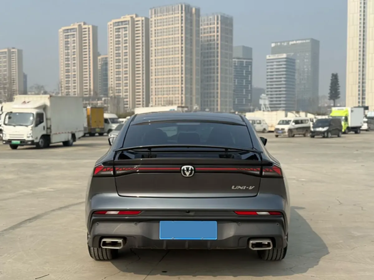 2024 ChangAn UNI-V 1.5T 188HP L4 7DCT,autocango,china used car exporter,china ev exporter,chinese used car exporter,chinese used ev exporter