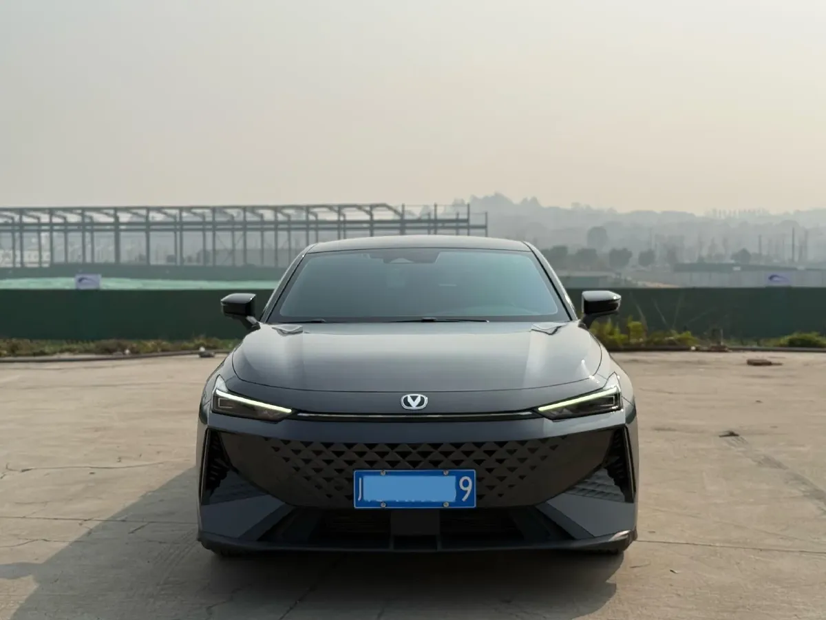 2024 ChangAn UNI-V 1.5T 188HP L4 7DCT,autocango,china used car exporter,china ev exporter,chinese used car exporter,chinese used ev exporter