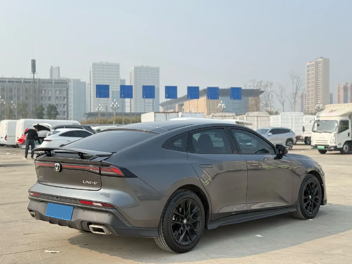 2024 ChangAn UNI-V 1.5T 188HP L4 7DCT,autocango,china used car exporter,china ev exporter,chinese used car exporter,chinese used ev exporter