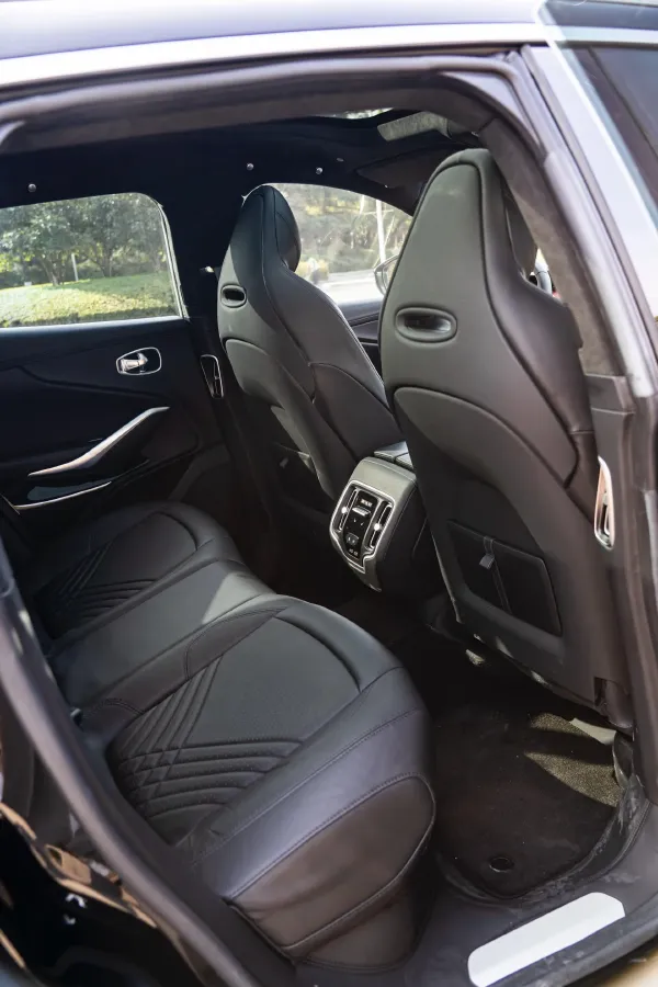 2022 Aston Martin DBX 3.0T 435HP L6 9AT,autocango,china used car exporter,china ev exporter,chinese used car exporter,chinese used ev exporter