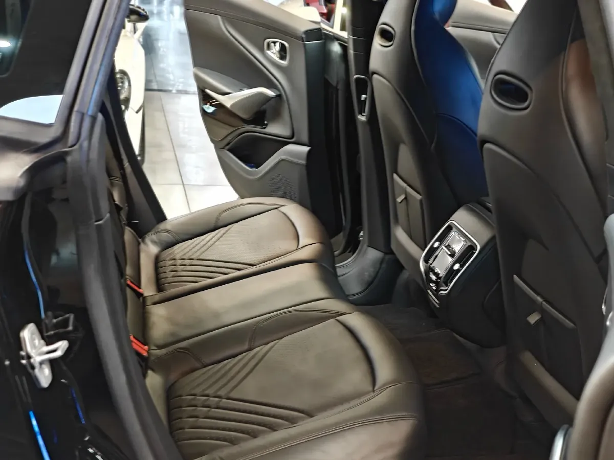 2022 Aston Martin DBX 3.0T 435HP L6 9AT,autocango,china used car exporter,china ev exporter,chinese used car exporter,chinese used ev exporter