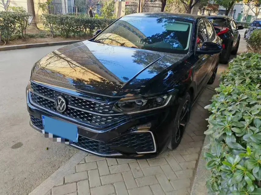 2024 Volkswagen Passat 2.0T 220HP L4 7DCT