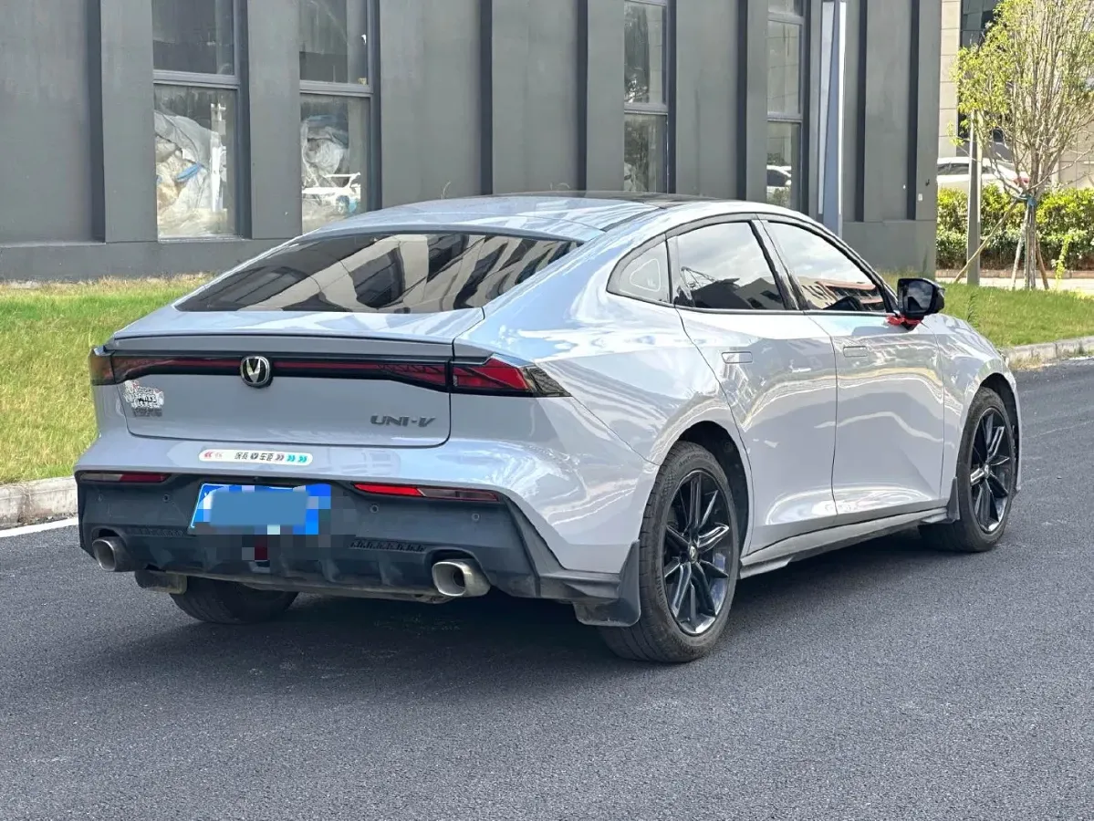 2022 ChangAn UNI-V 1.5T 188HP L4 7DCT,autocango,china used car exporter,china ev exporter,chinese used car exporter,chinese used ev exporter