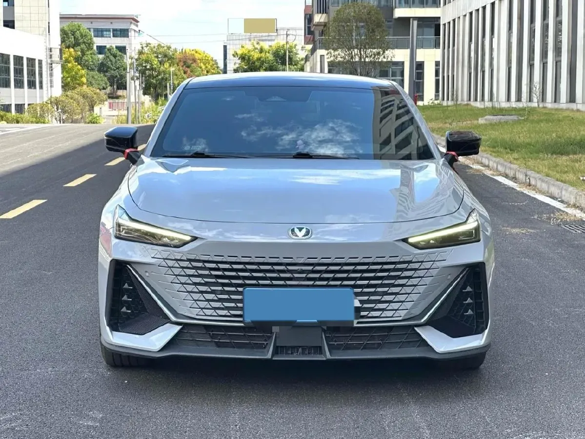 2022 ChangAn UNI-V 1.5T 188HP L4 7DCT,autocango,china used car exporter,china ev exporter,chinese used car exporter,chinese used ev exporter