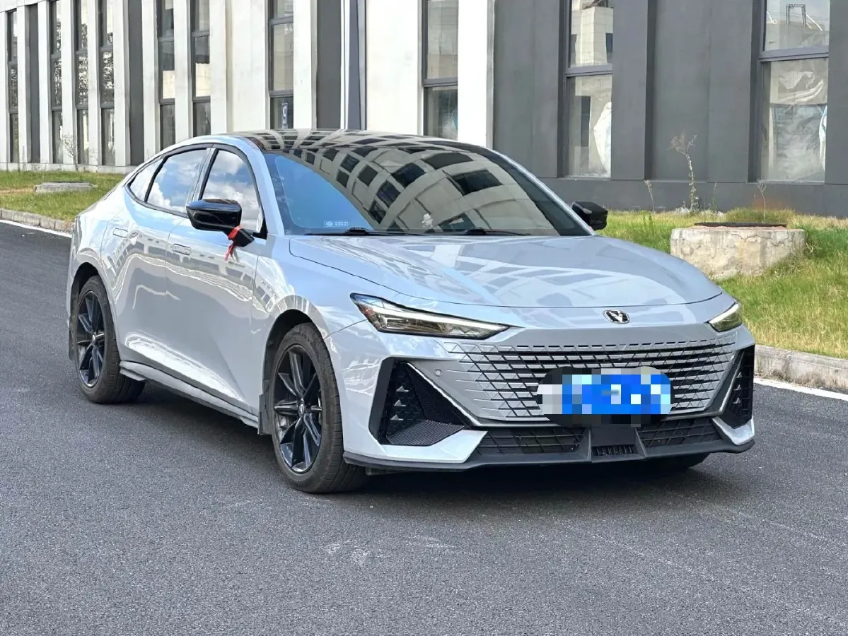2022 ChangAn UNI-V 1.5T 188HP L4 7DCT,autocango,china used car exporter,china ev exporter,chinese used car exporter,chinese used ev exporter